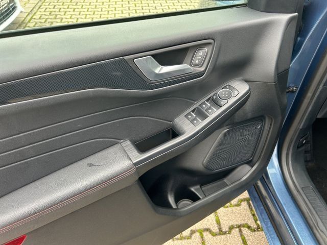 Fahrzeugabbildung Ford Kuga Sportpaket HUD Navi B & O LED Kurvenlicht A