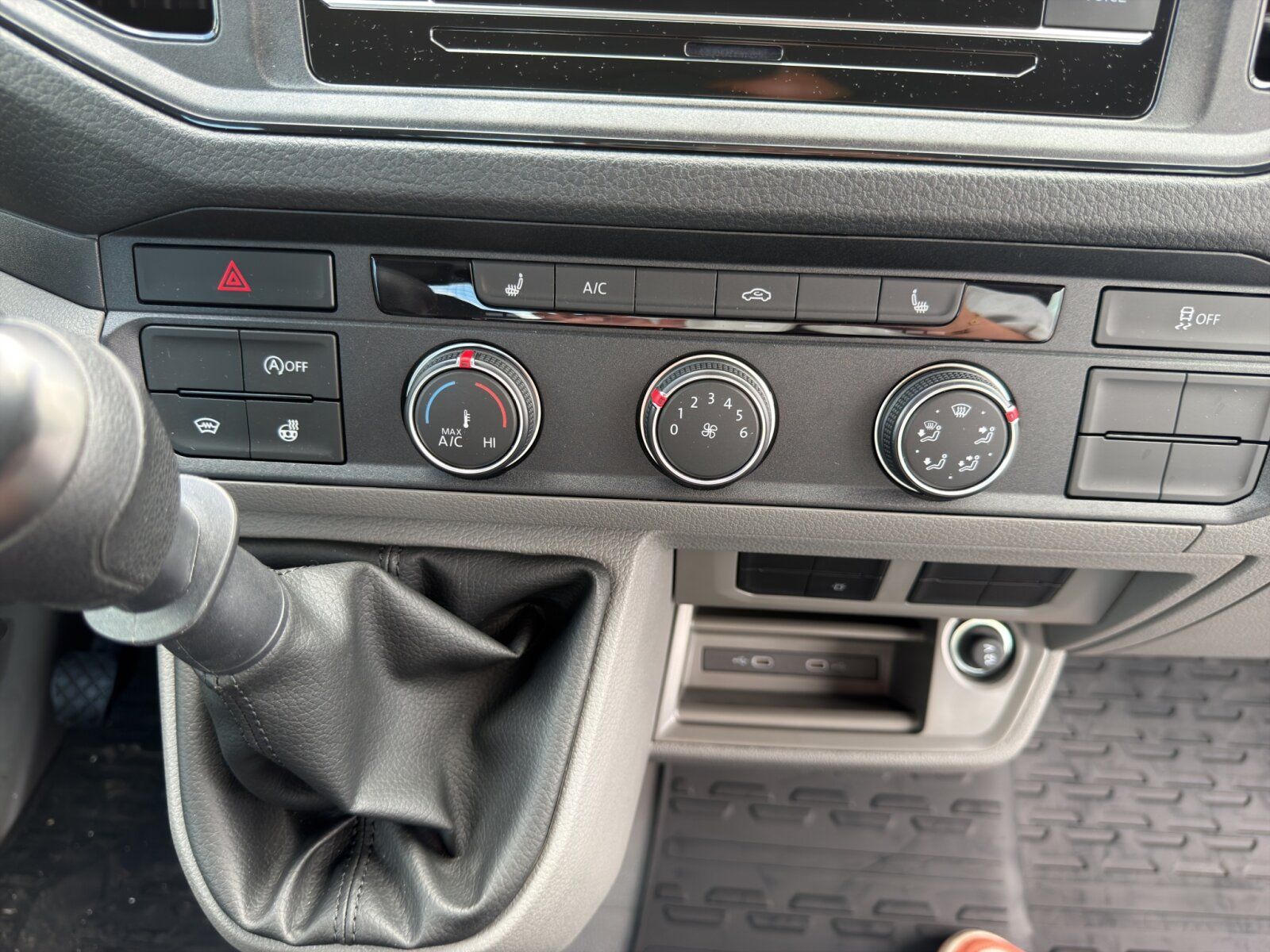 Fahrzeugabbildung Volkswagen Crafter 35 Pritsche 2.0 TDI DOKA Kipper