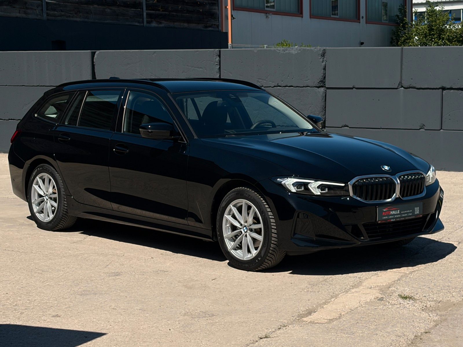 Fahrzeugabbildung BMW 318i Touring CockPit+ Alarm 3Z-Klima Kamera SHZ