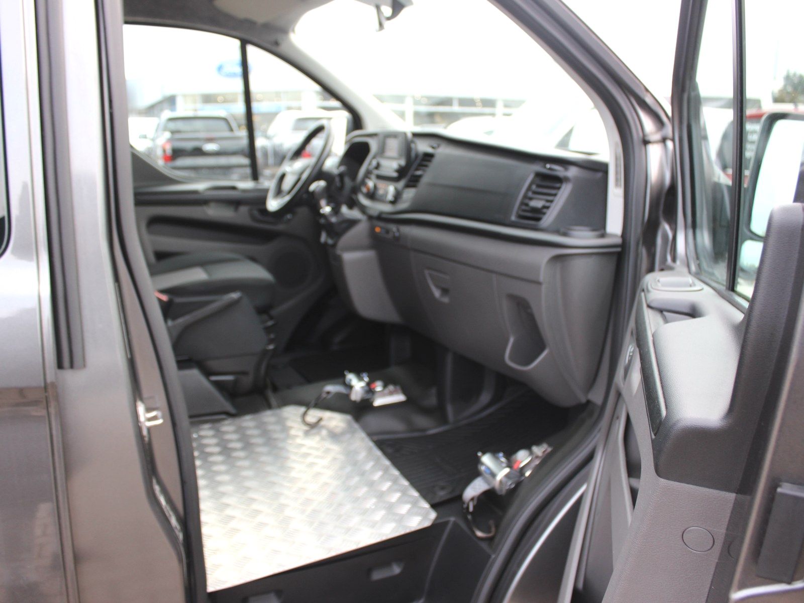 Fahrzeugabbildung Ford Transit Custom 320 L1 2,0 TDCi
