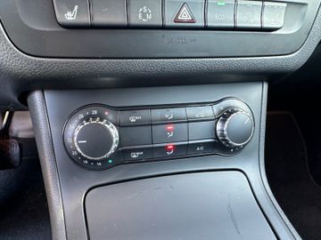 Fahrzeugabbildung Mercedes-Benz B 180 CDI SportsTourer*Tempomat*Navi*Bi-Xenon*
