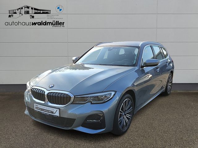 BMW 318i Touring M Sport SONDERLACKIERUNG