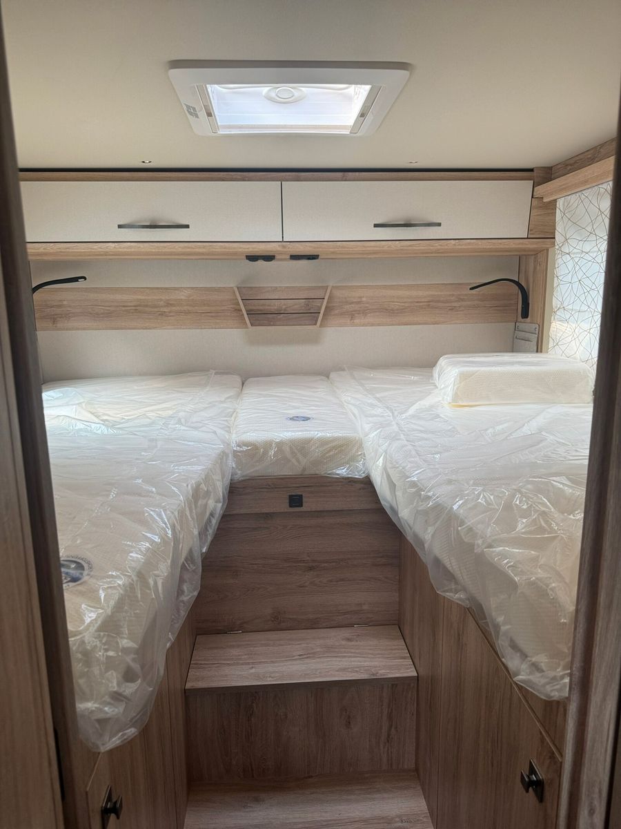 Fahrzeugabbildung Eura Mobil Integra Line IL 720 EB Mondial Pakete, Backofen