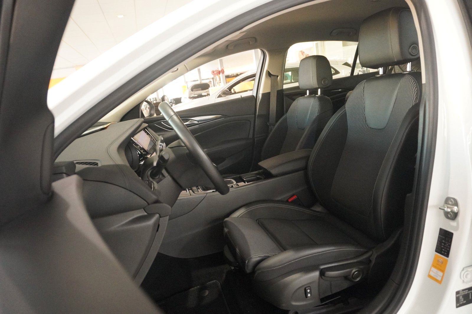 Fahrzeugabbildung Opel Insignia B GS 2.0D ELEGANCE NAVI/LED/KAMERA/DAB+