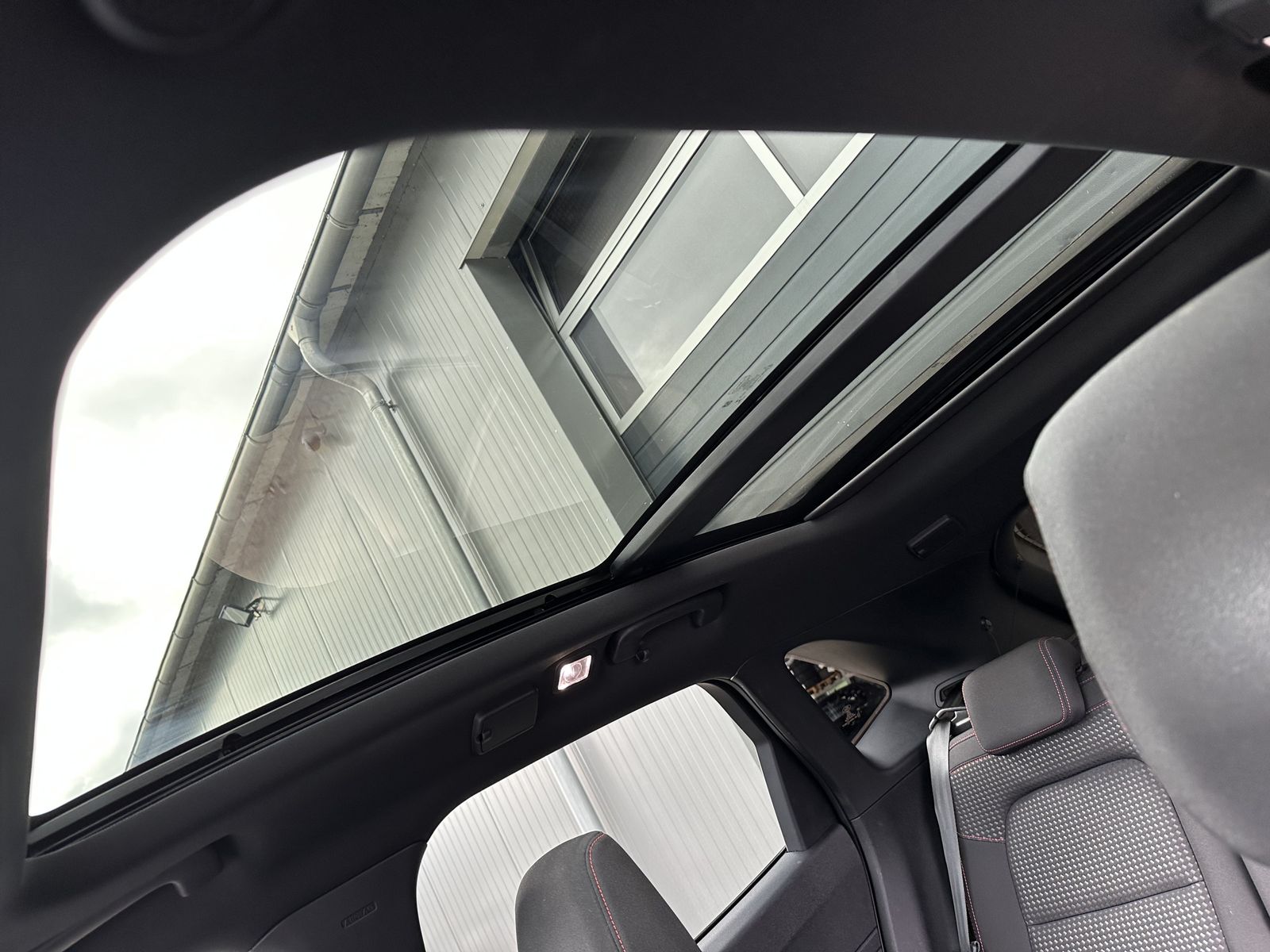Fahrzeugabbildung Ford Kuga 2.5 Plug-In Hybrid ST-Line NAV+LED+PANORAMA