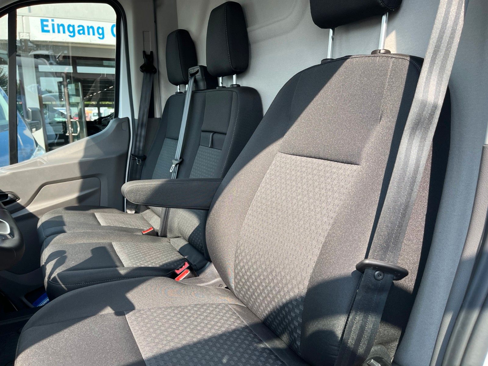 Fahrzeugabbildung Ford Transit 350 L3 Kasten LKW hoch lang KLIMA AHK