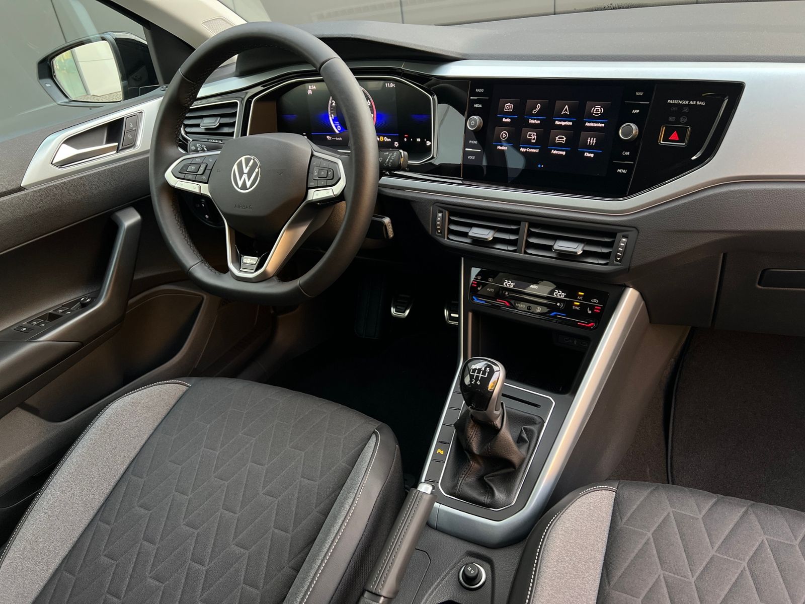 Fahrzeugabbildung Volkswagen Polo GOAL 1.0 TSI *LED, App-Connect, Kamera, 16"