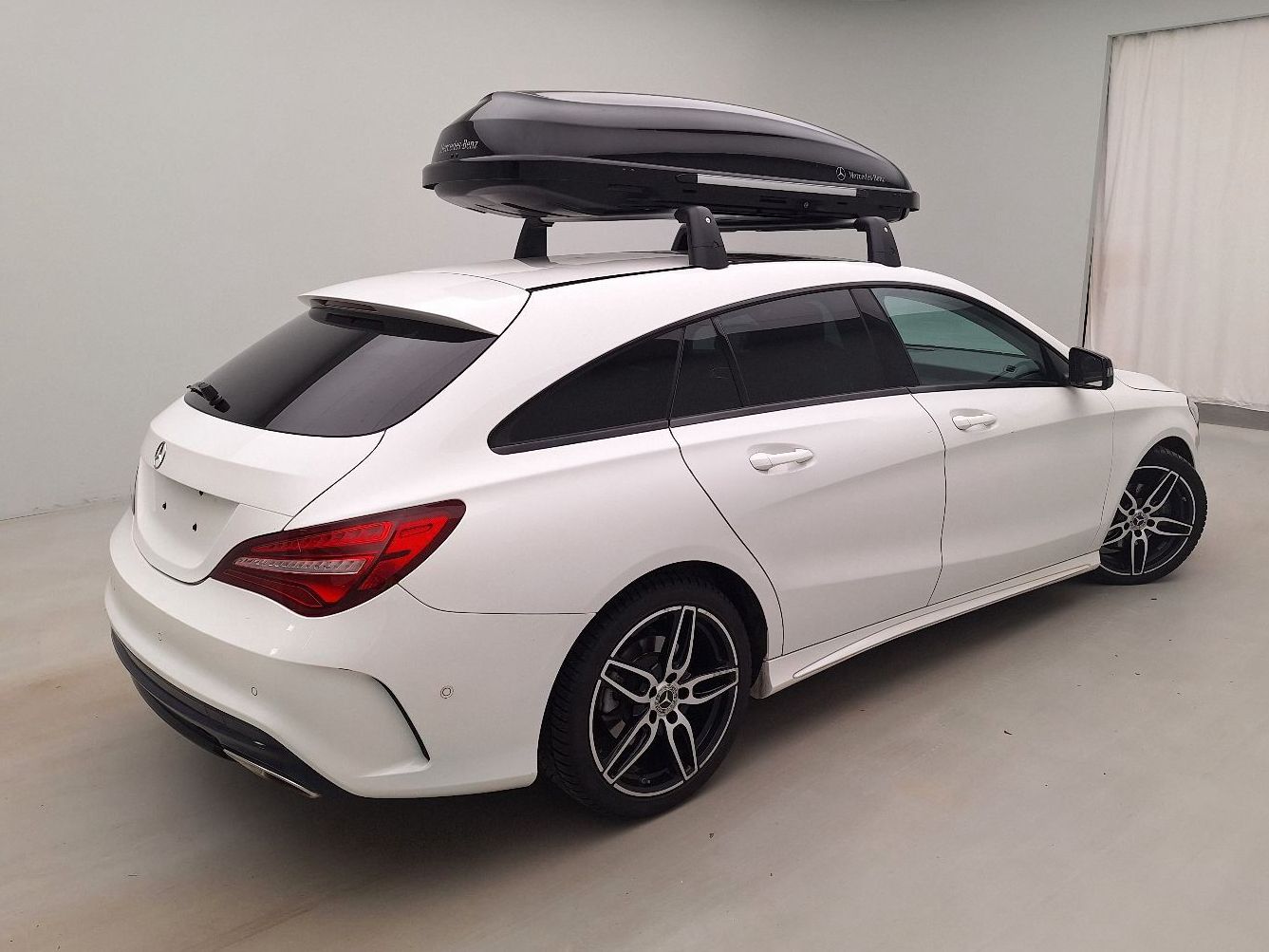 Fahrzeugabbildung Mercedes-Benz CLA 180 SB AMG-LINE/NAVI/LED/LEDER/PANO/SHZ