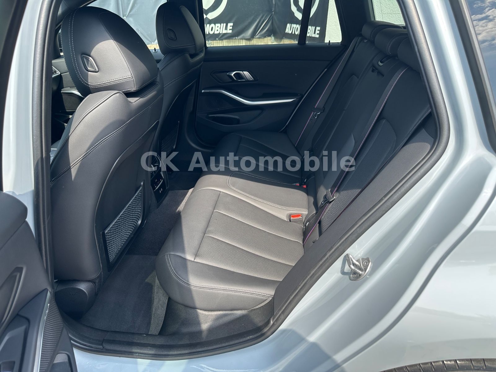 Fahrzeugabbildung BMW 320d xDrive M-Sport/Widescreen/Navi/Pano/LED/AHK
