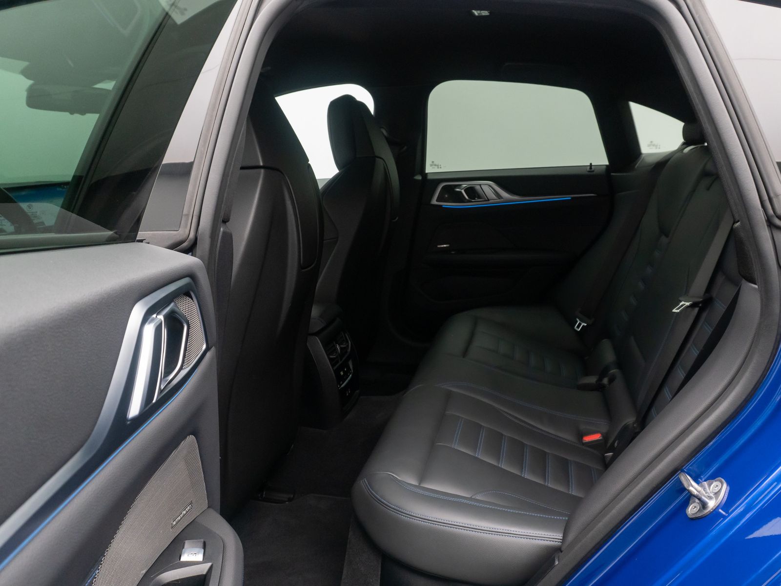 Fahrzeugabbildung BMW i4 M50 360° HUD AHK DAB Alarm H/K Komfort 18Zoll