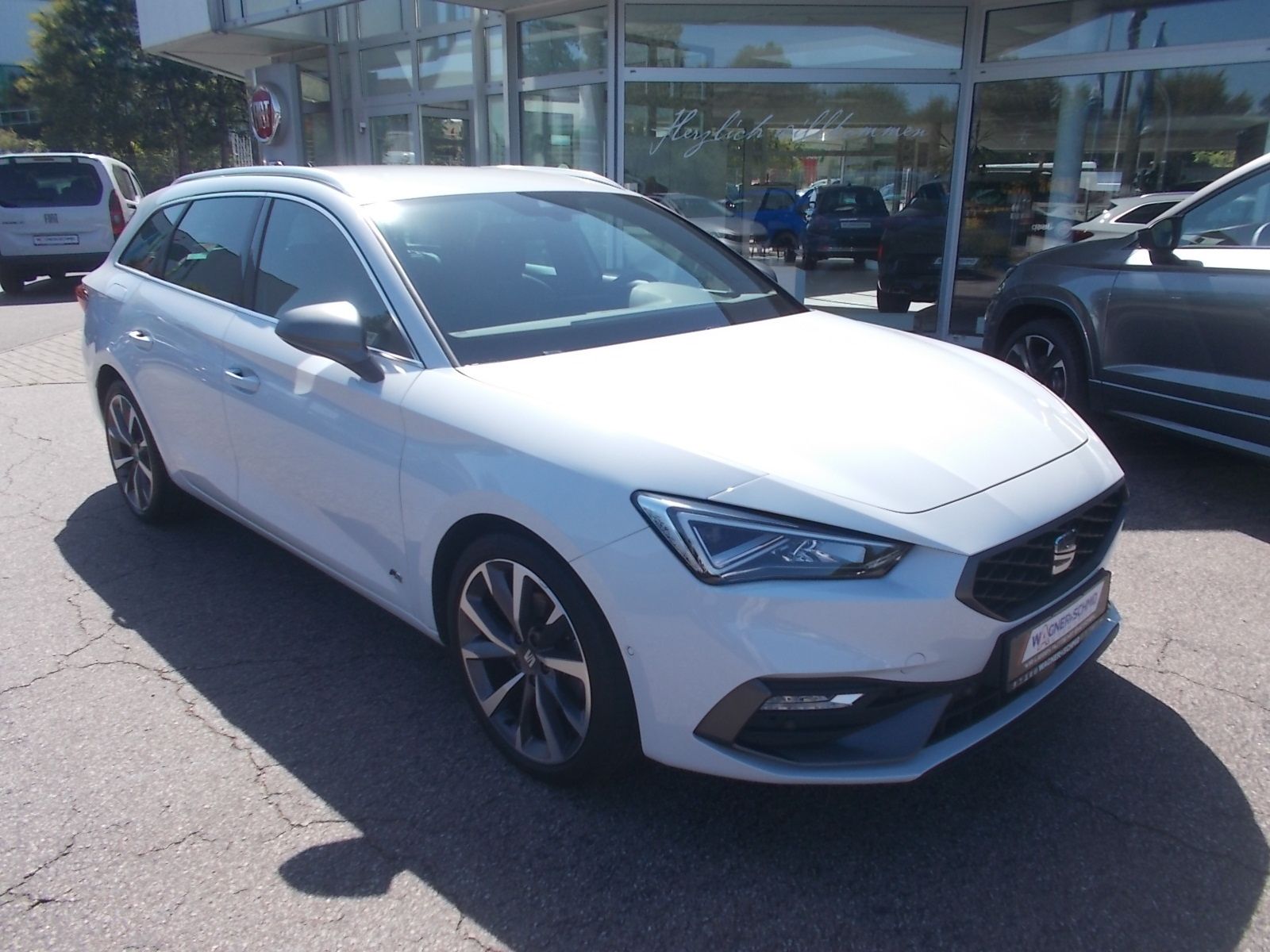 Fahrzeugabbildung SEAT Leon FR Sportstourer 1.5 eTSI DSG + AHK