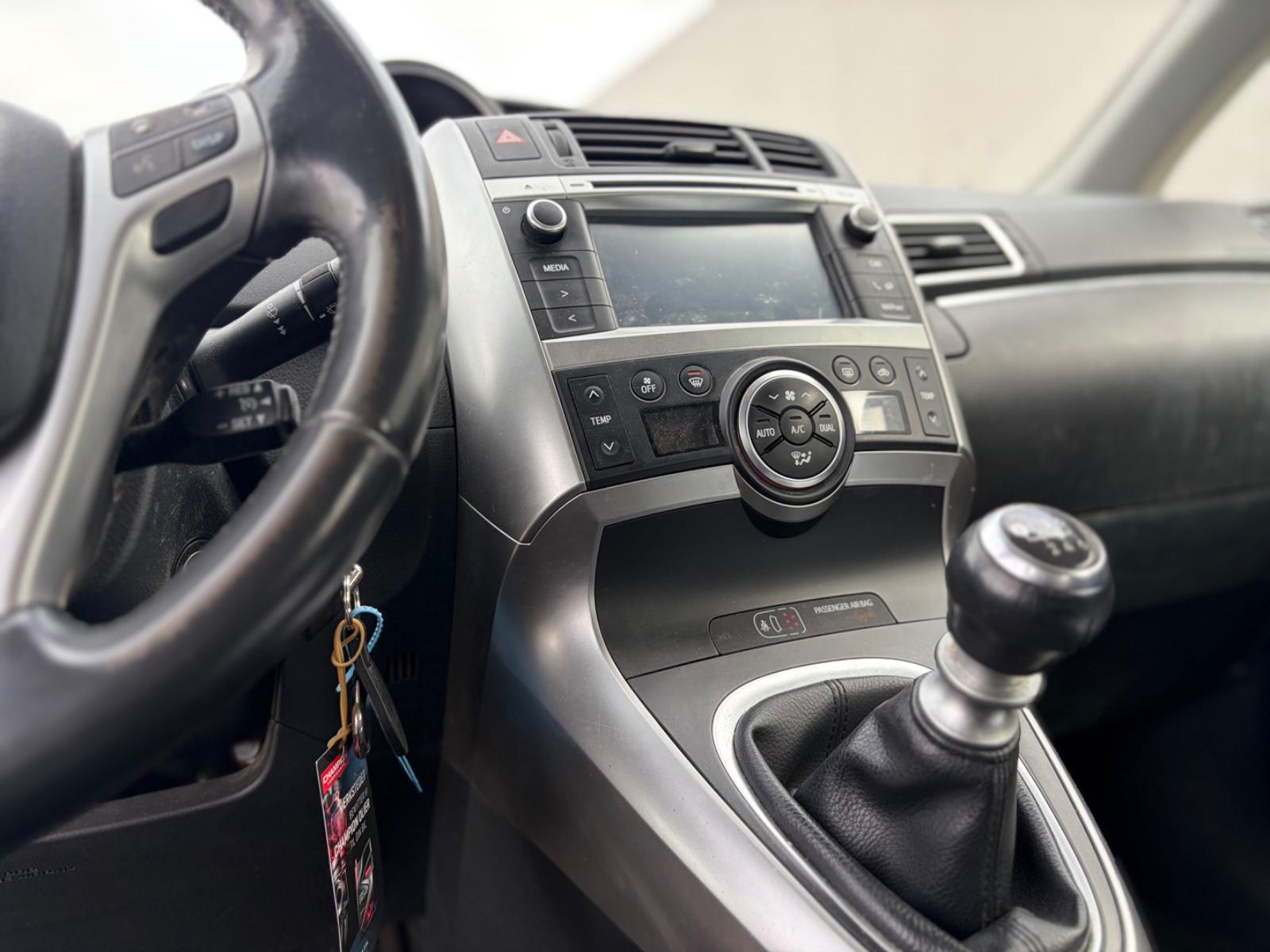 Toyota Verso 2015 — photo 17