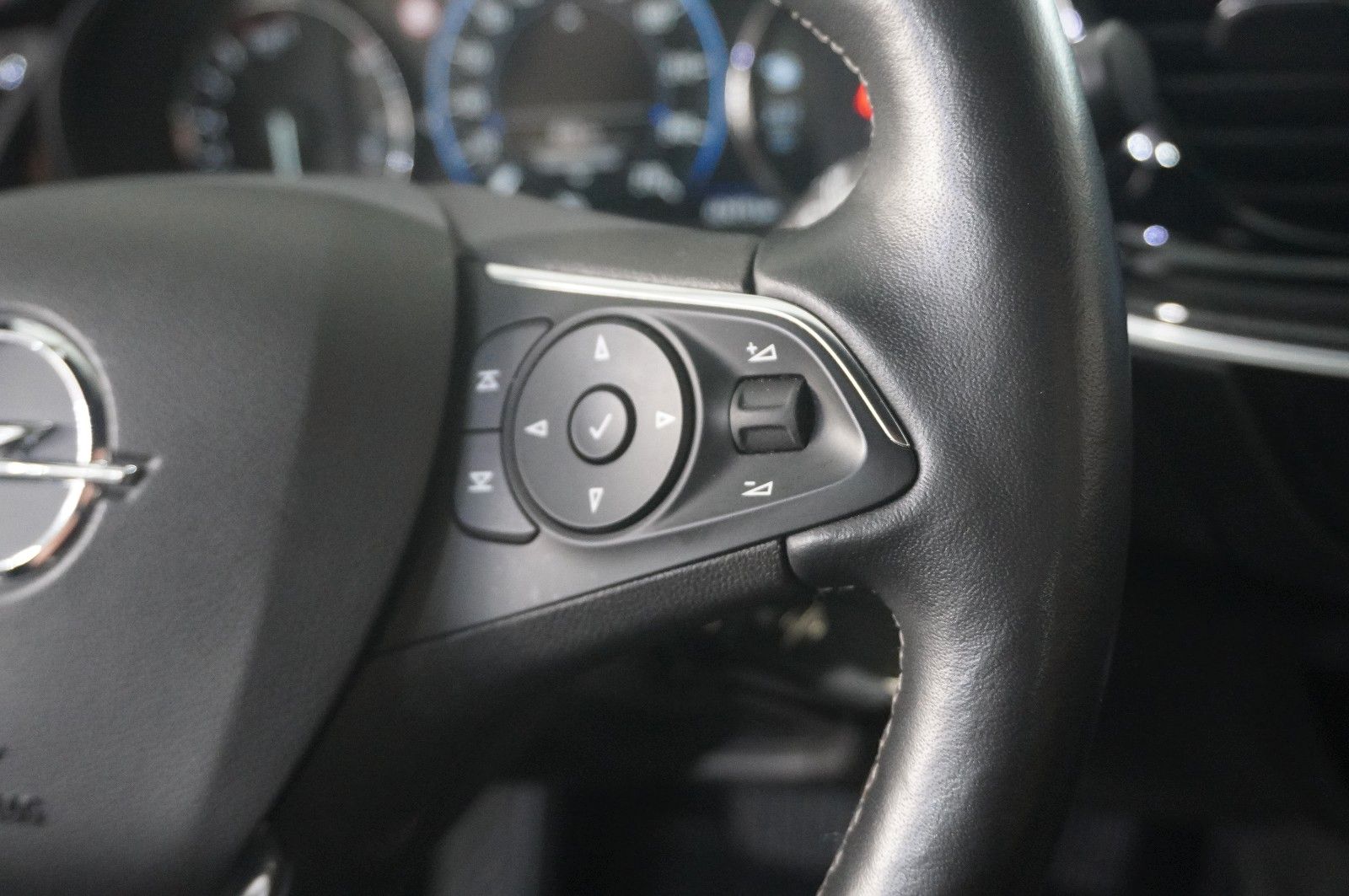 Fahrzeugabbildung Opel Insignia B ST 2.0T ELEGANCE NAVI/LED/SPORT/VIRTU
