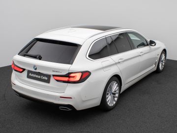 Fahrzeugabbildung BMW 530e Tour Luxury Line HiFi Pano AHK Kamera DAB