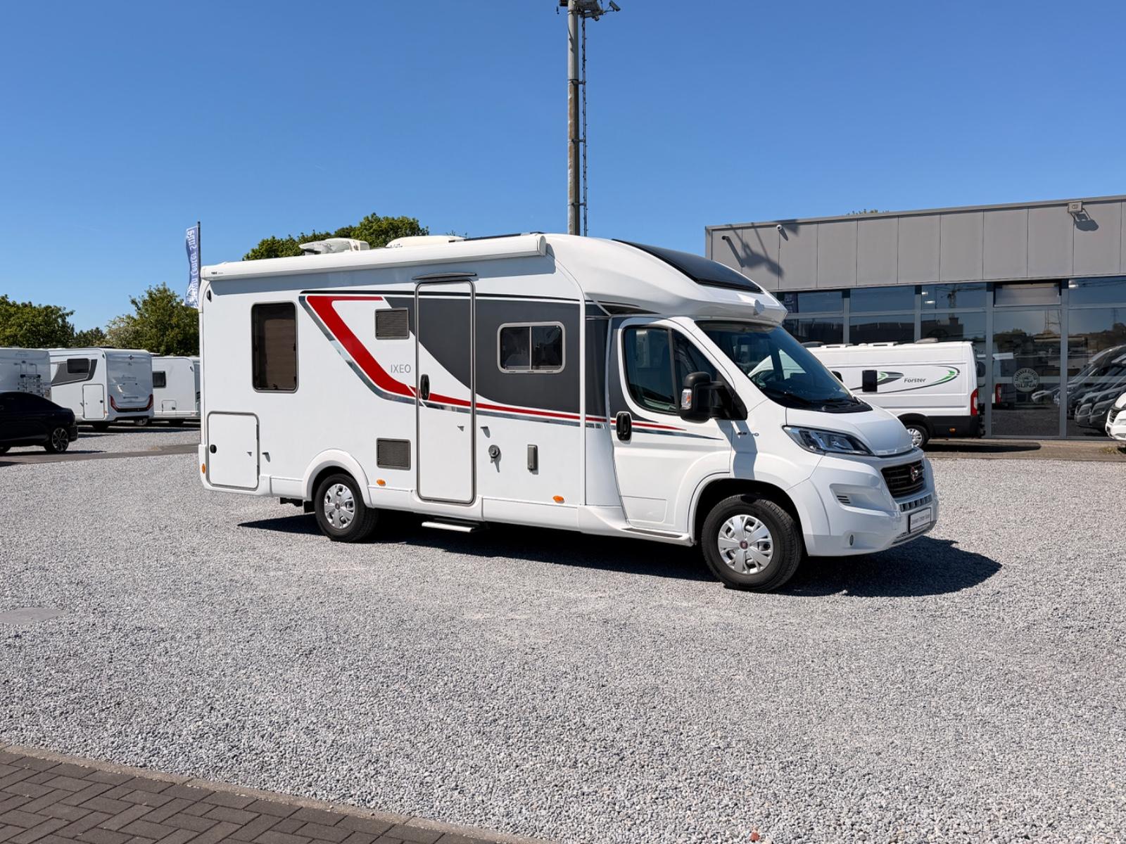 Bürstner Ixeo T 736 *Queensbett-Face2Face-Automatik*