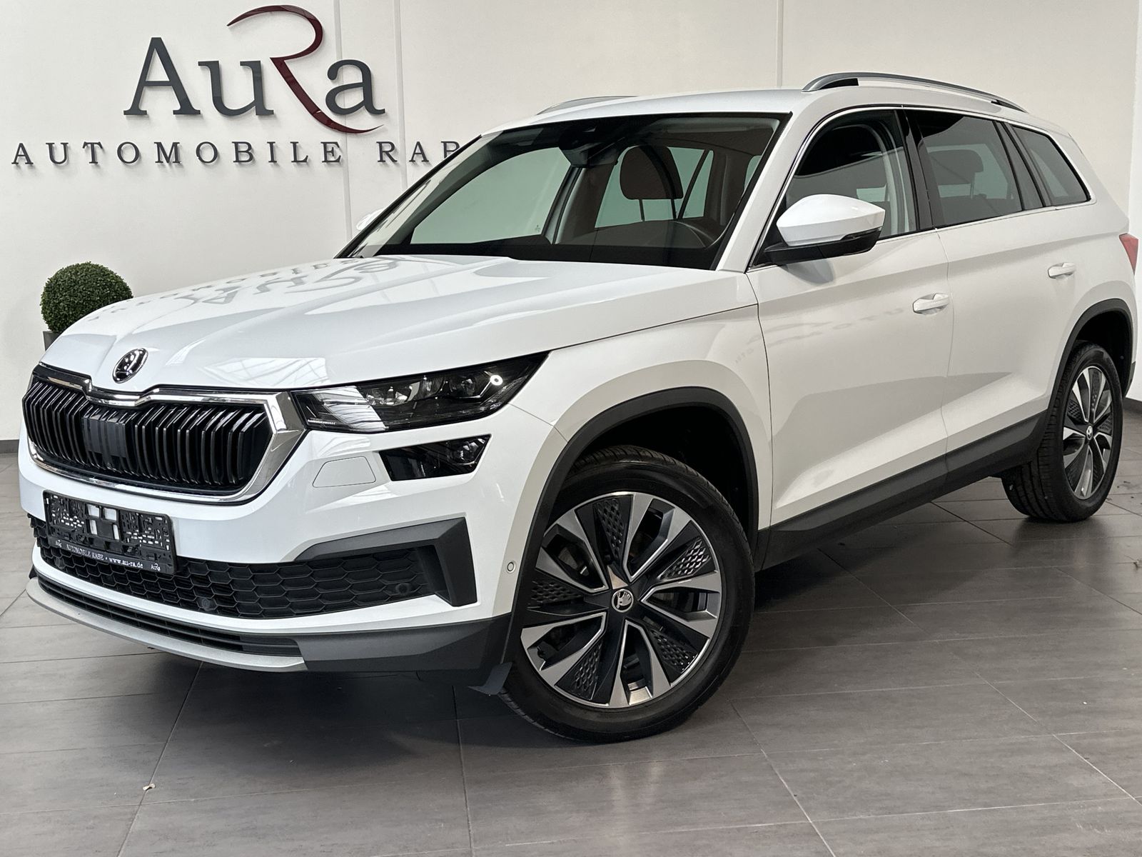 Fahrzeugabbildung SKODA Kodiaq 2.0 TDI DSG Tour 4x4 NAV+LED+AHK+360°+VC
