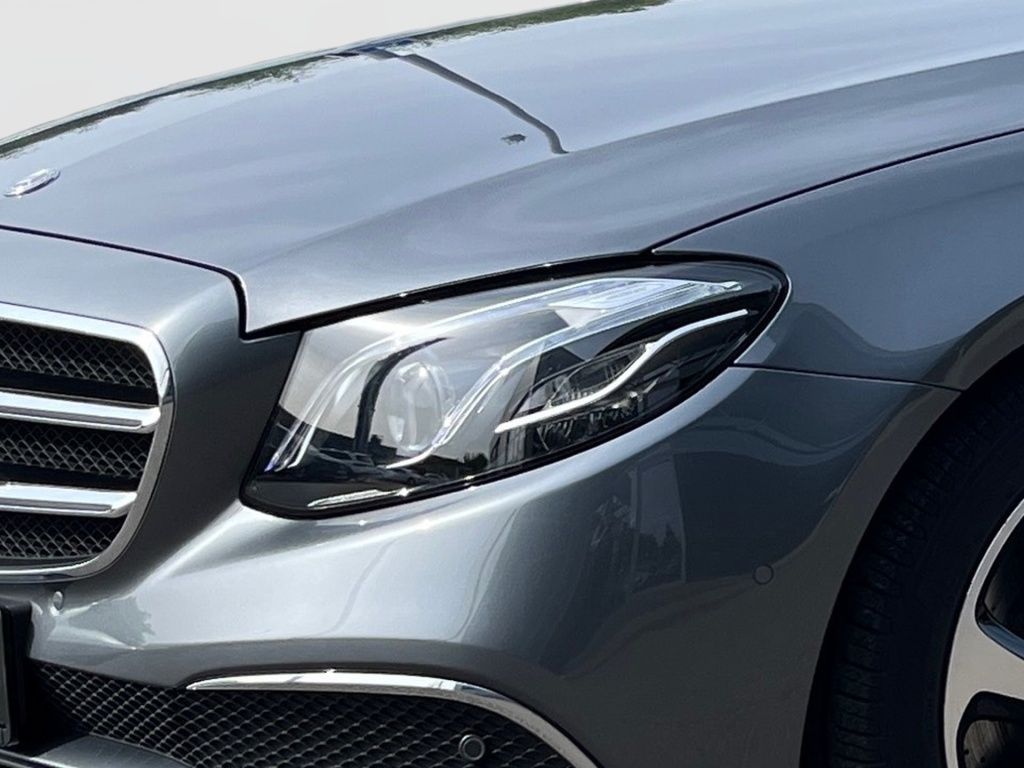Fahrzeugabbildung Mercedes-Benz E 450 4M Avantg. AHK SDHZ ACC LED Schiebe. 360°