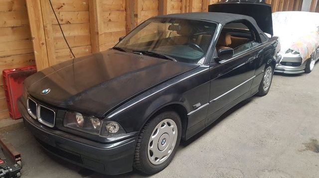 BMW e36 318i Cabrio Oldtimer