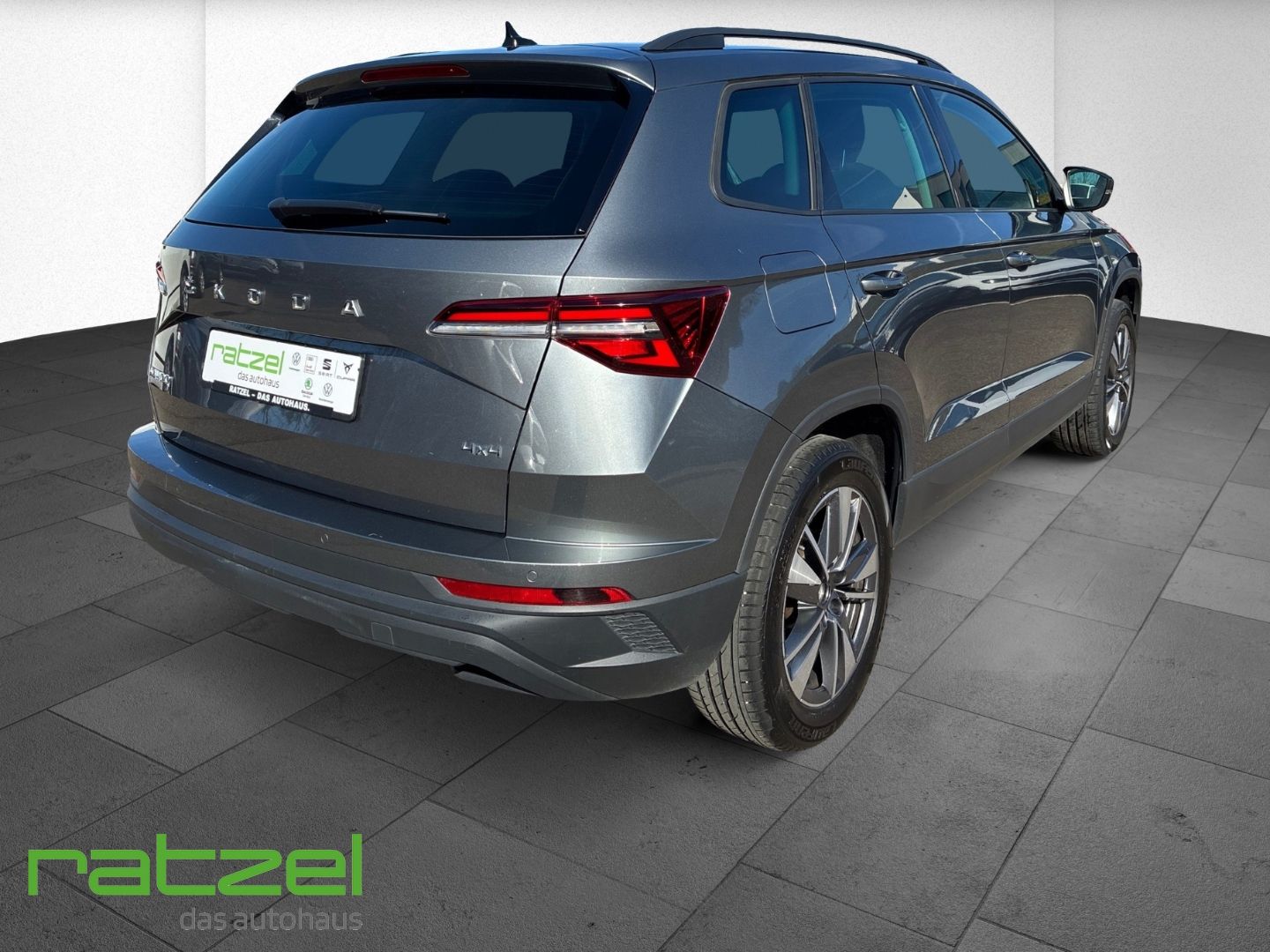Fahrzeugabbildung SKODA Karoq Tour 4x4 Ambition TDI 2.0 ALLRAD AHK LED N