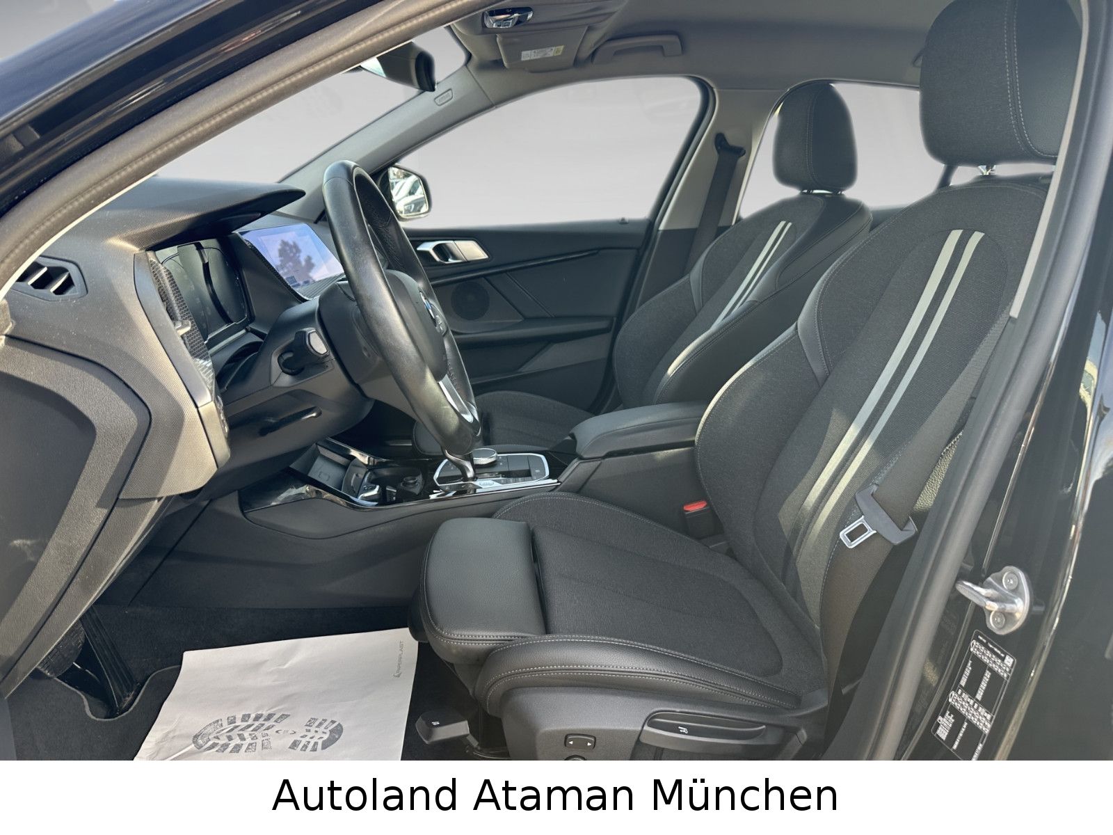 BMW 116d *Sport Line* Steptronic / Navi / LED / Temp imagem 3