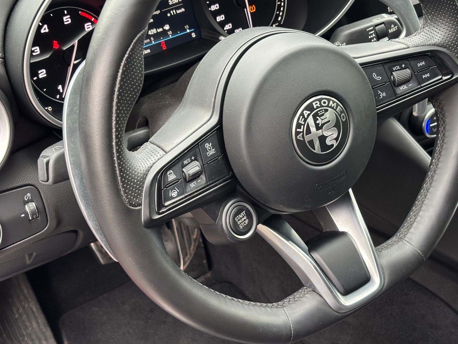 Fahrzeugabbildung Alfa Romeo Giulia Veloce Q4/ACC/MEMORY/KAMERA/NAVI/SOUND/