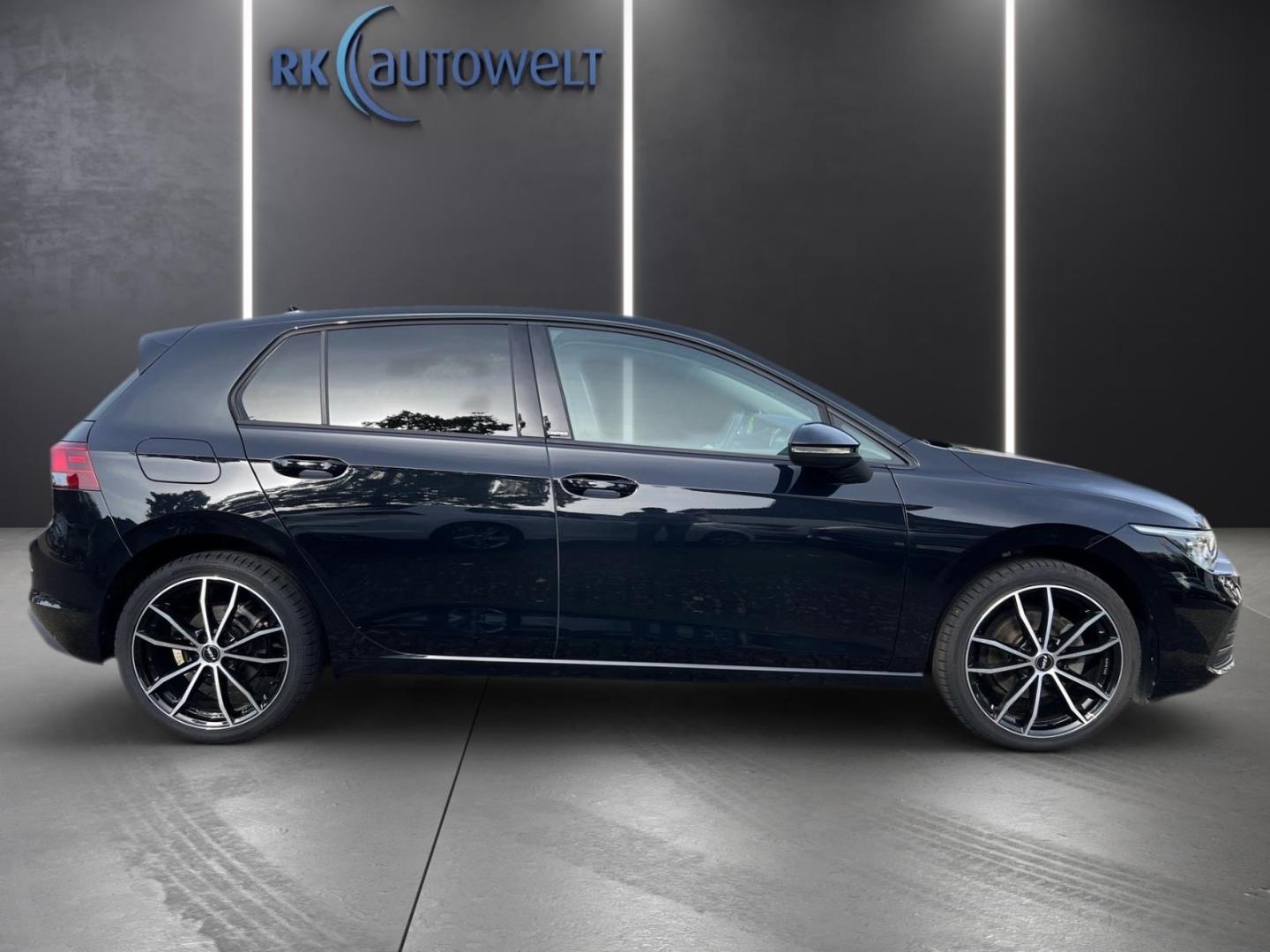 Volkswagen Golf VIII United 1.5 TSI BMT Alu 18 Navi PDC SHZ