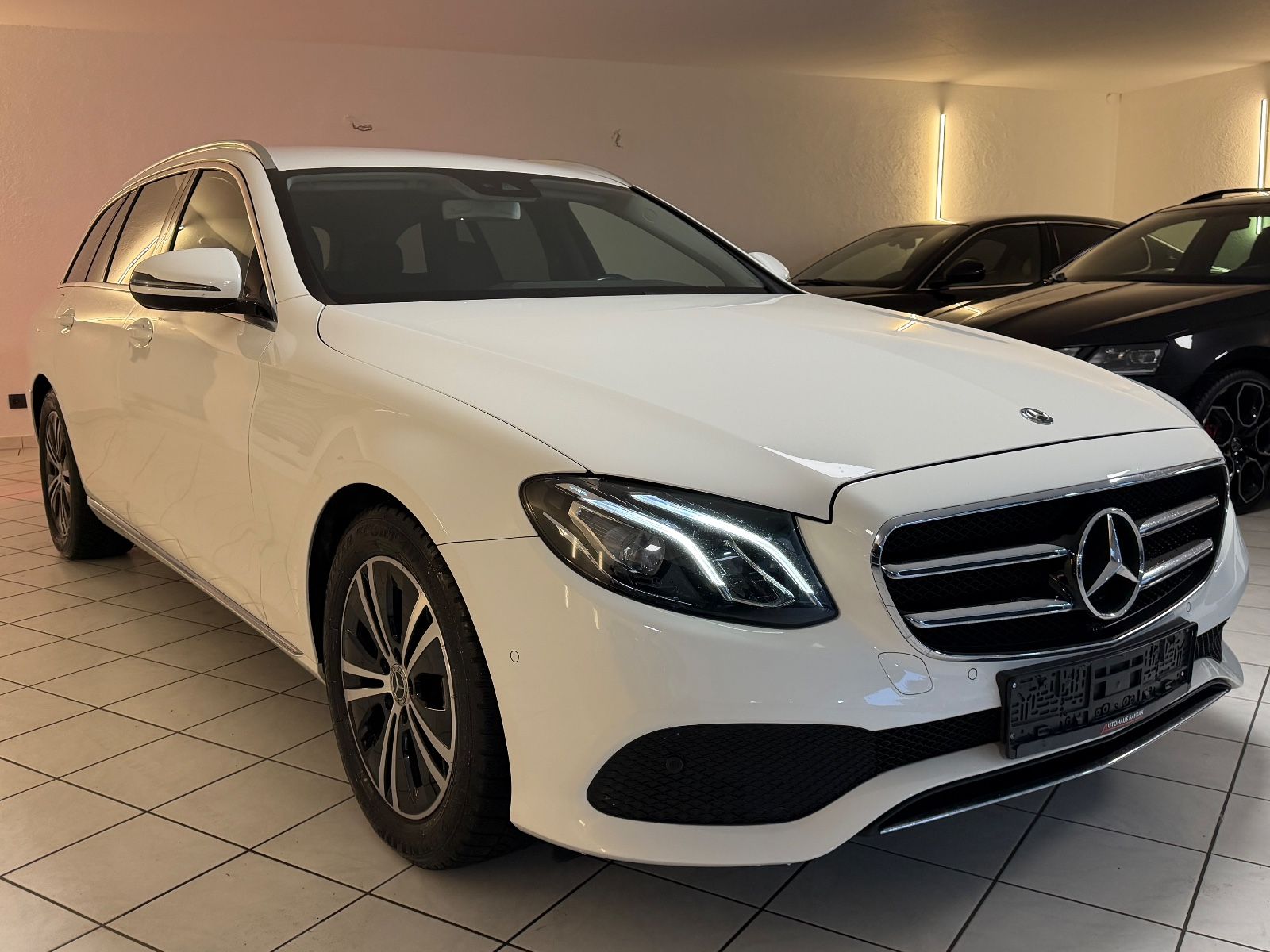 MERCEDES-BENZ E220d T,Navi,Led,AHK,Ambiente,Tüv-Neu,2-Hand,8x-