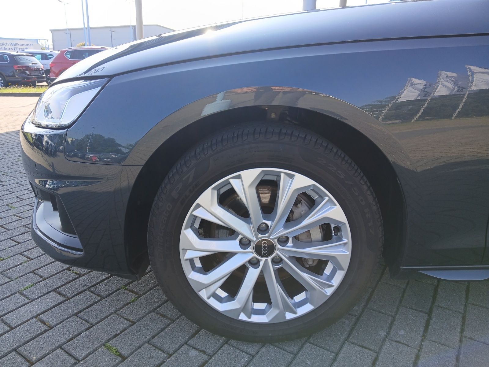 Fahrzeugabbildung Audi A4 Avant 40 TFSI advanced LED Navi Pano RFK SH