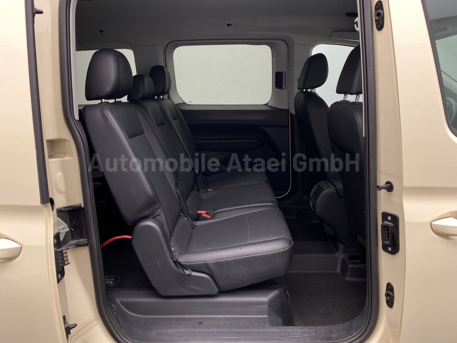 Fahrzeugabbildung Volkswagen Caddy Maxi 2.0 TDI *TAXI* 7-SITZE+LEDER 0887