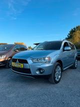 Mitsubishi Outlander Invite 4WD - Mitsubishi aus 2010: Geländewagen
