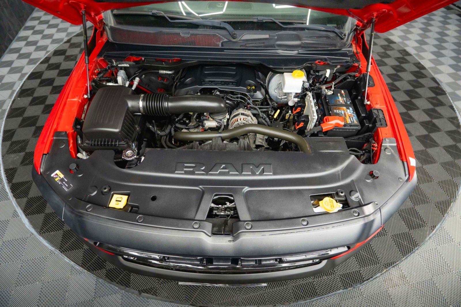 Fahrzeugabbildung Dodge RAM 5.7 V8 HEMI 4x4 Built to Serve AXLE LOCK FOX