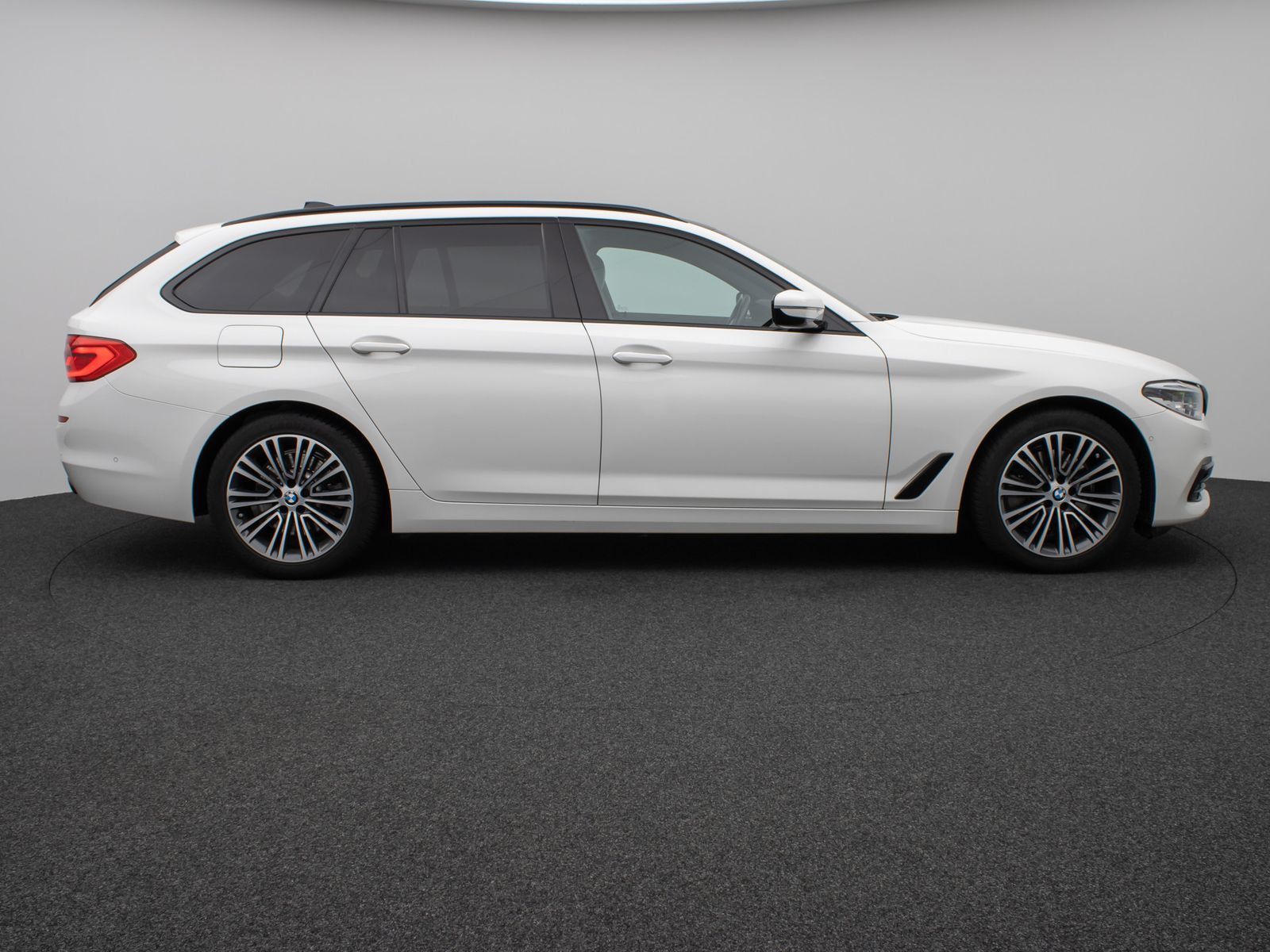 Fahrzeugabbildung BMW 520d Sport Line Kamera Panorama AHK HiFi Alarm