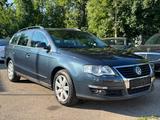 Volkswagen Passat Comfortline Tempoamt Xenon PDC - Volkswagen Passat Variant aus 2007
