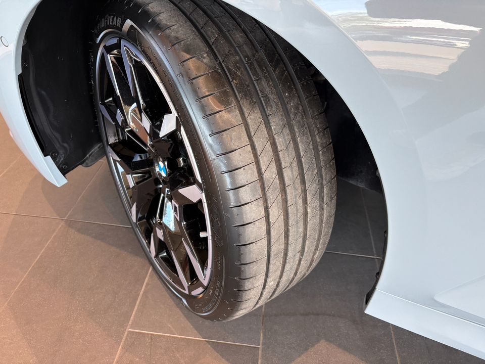 BMW 320i Touring M-Sport 1,49% Zins foto 4