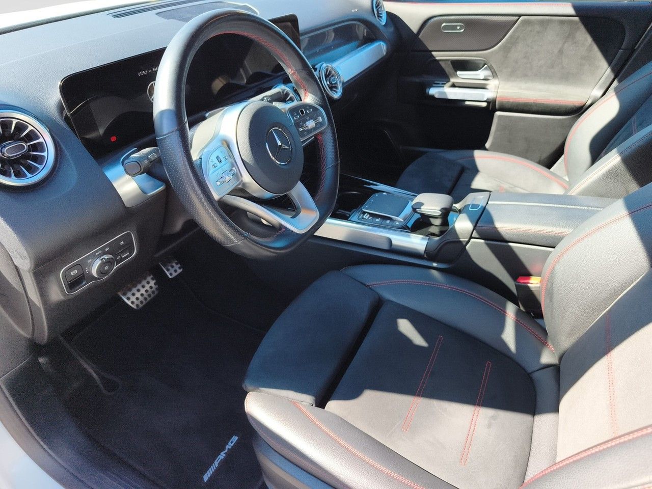 Mercedes-Benz GLB 250 DCT AMG-LINE AHK MATRIX DISTRONIC PANO foto 10