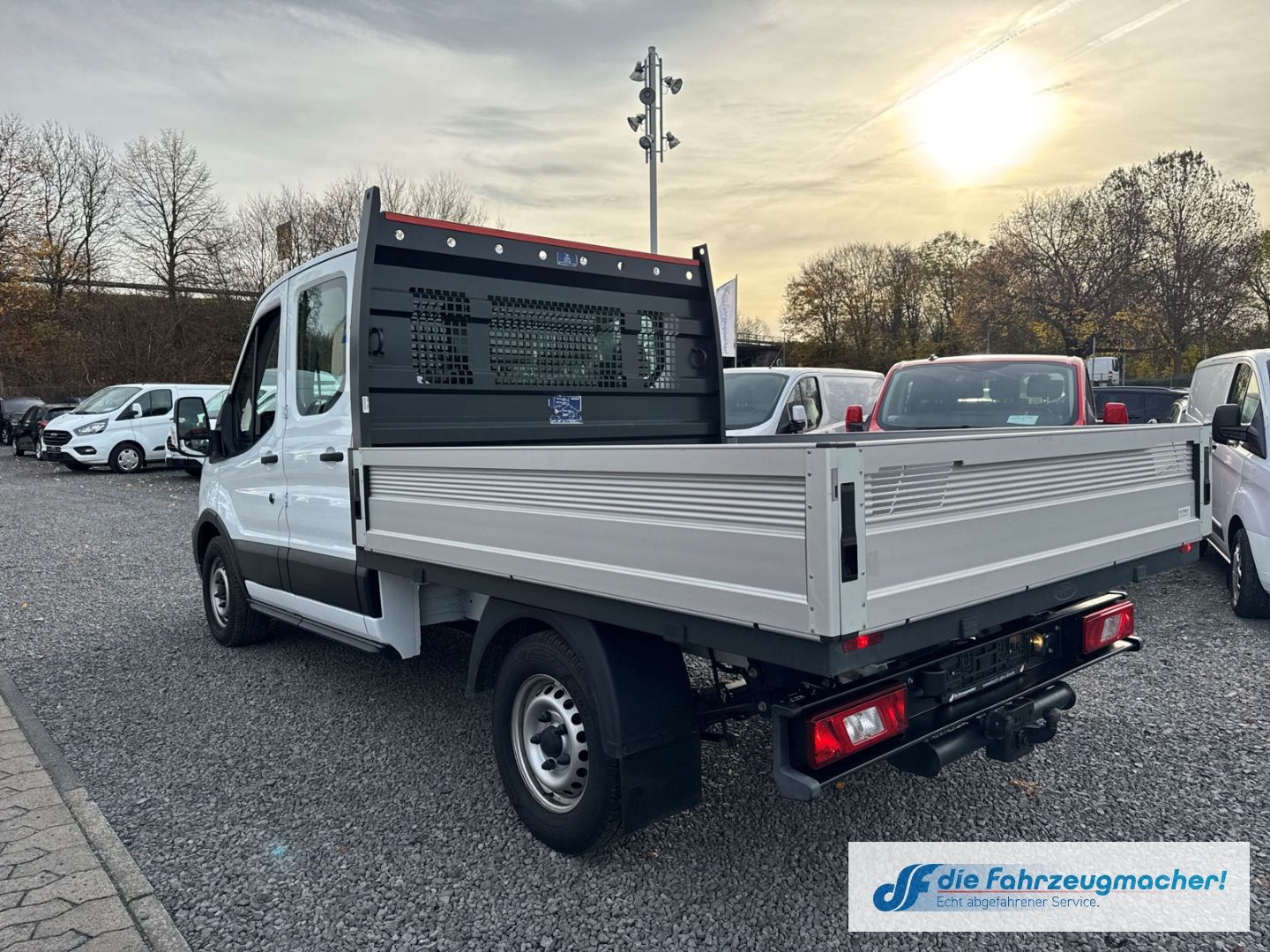 Fahrzeugabbildung Ford Transit Pritsche 350 L2 Doppelkabine Basis AHK D