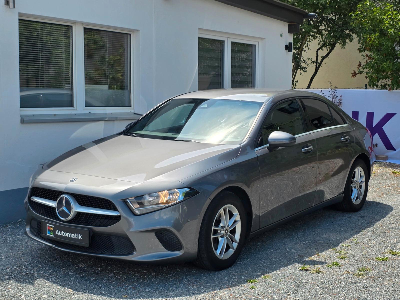 Mercedes-Benz A 180 d Limousine Style *Navi*Ambiente*PDC*SHZ