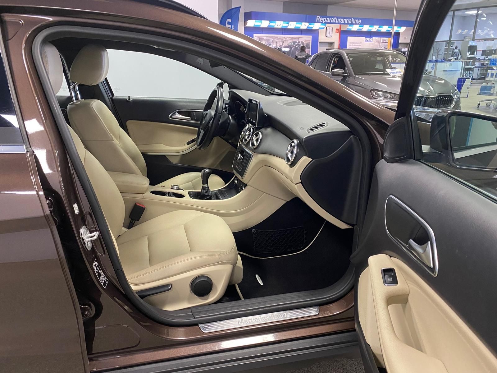 Fahrzeugabbildung Mercedes-Benz GLA 200 2.1 CDI KAT GLA 200 CDI / d (156.908) NA