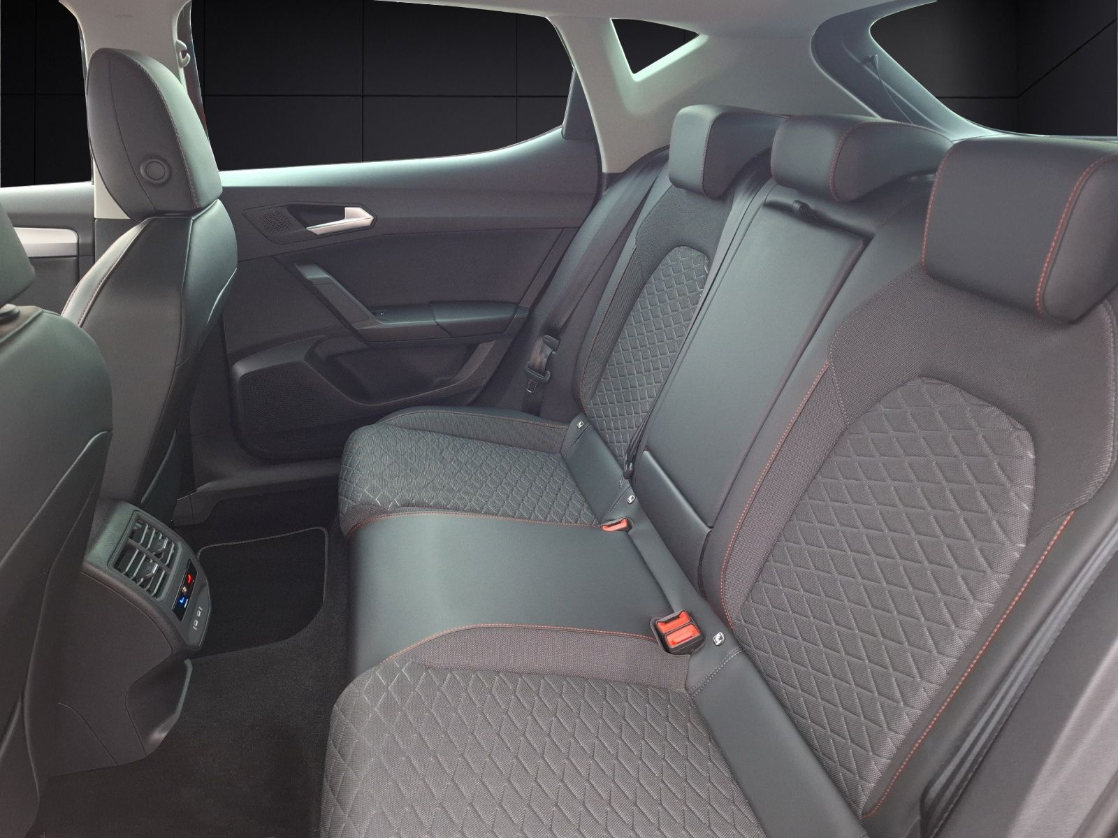 Fahrzeugabbildung SEAT Leon TSI FR LED Navi AID Beats ACC RFK SH 18"