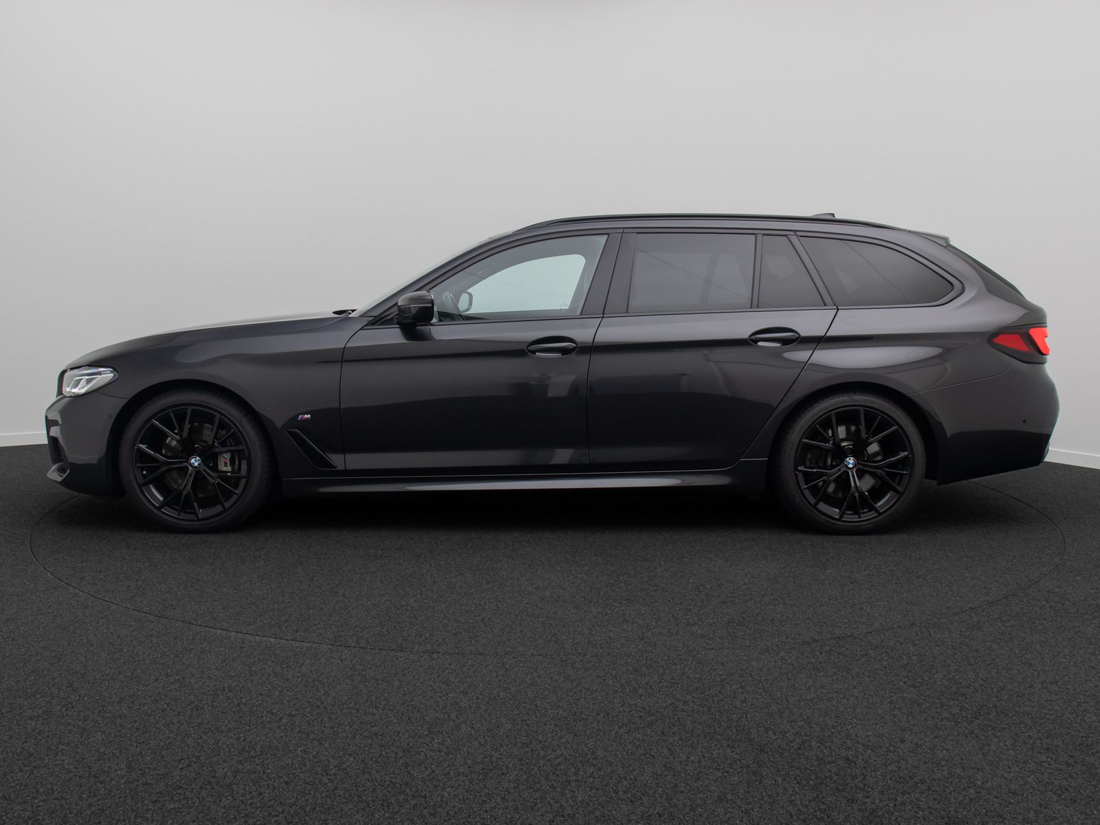 Fahrzeugabbildung BMW 530d MSport HUD DAB Kamera AHK Panorama HiFi 19"