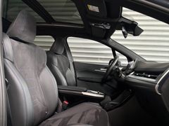 Fahrzeugabbildung BMW 218i Active Tourer M Sport -- Pano/HeadUp/19LM
