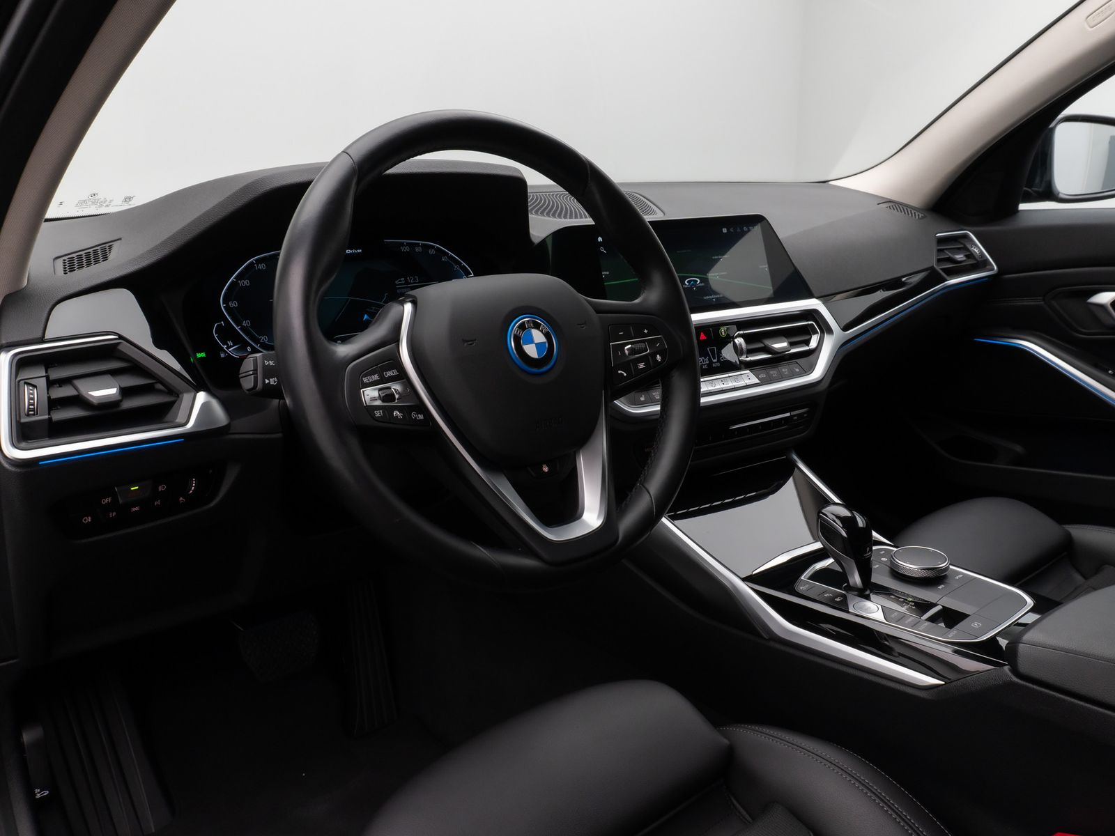 Fahrzeugabbildung BMW 330e xD Sport Line Kamera Laser HUD DAB HiFi AHK