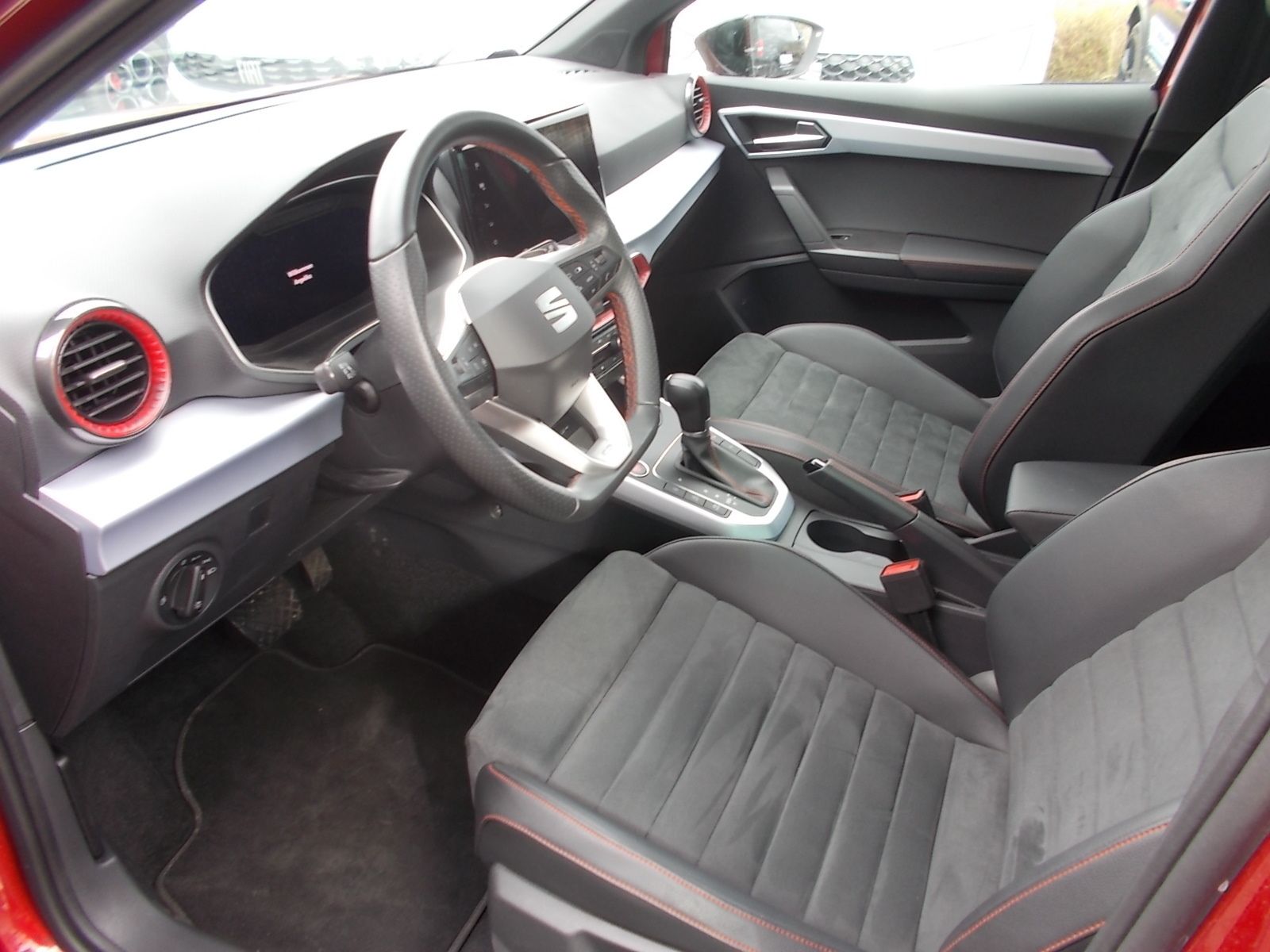 Fahrzeugabbildung SEAT Arona FR 1.0 TSI DSG + AC + wenig Kilometer