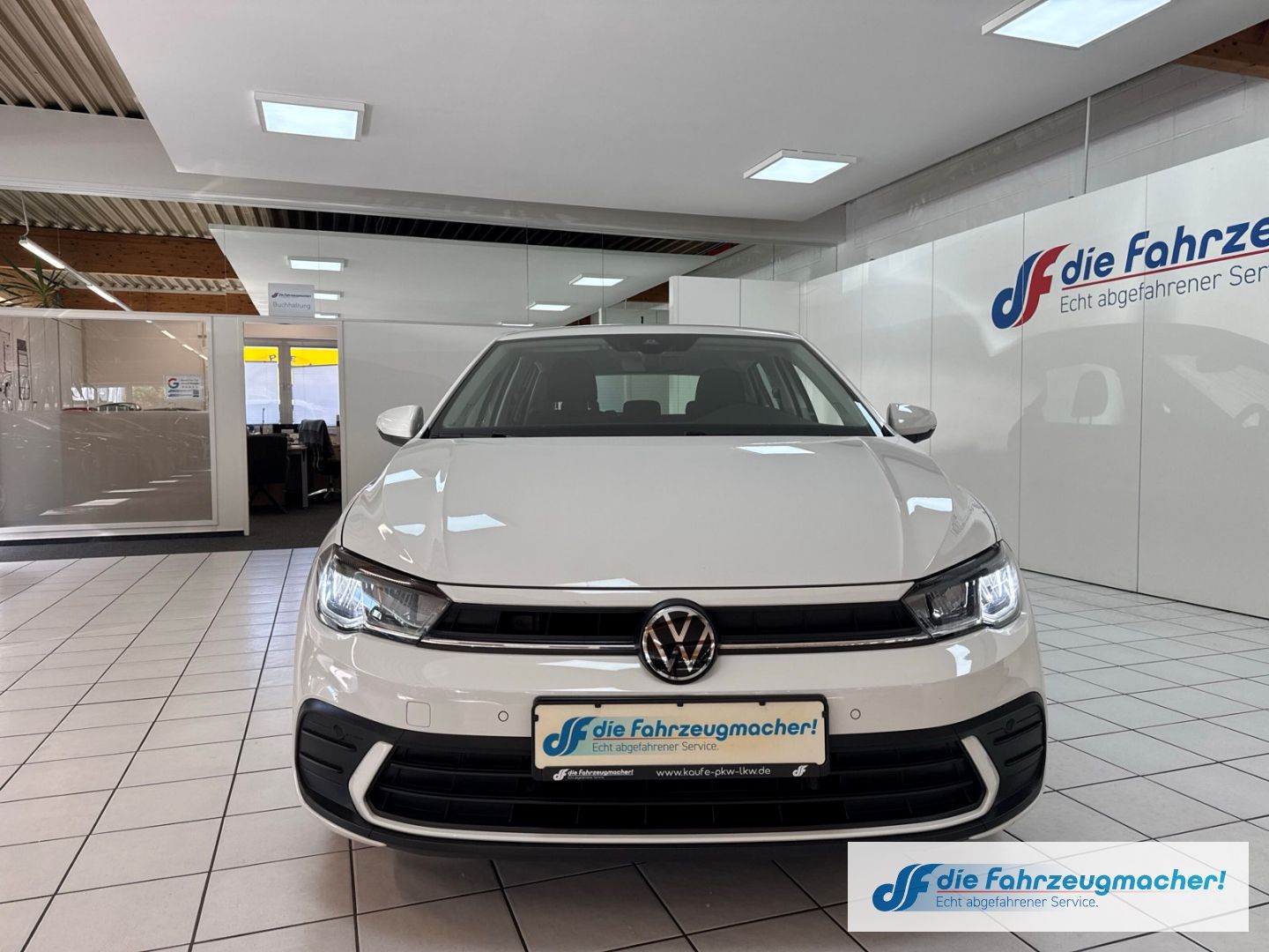Fahrzeugabbildung Volkswagen Polo VI Life 1.0 TSI EU6d Navi Digitales Cockpit