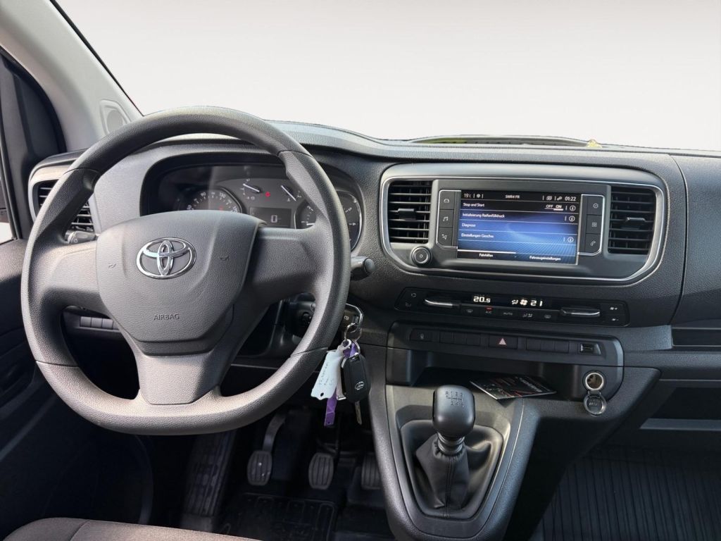 Fahrzeugabbildung Toyota Proace 2,0-l-D-4D L2 (9-Si.) Verso Shuttle