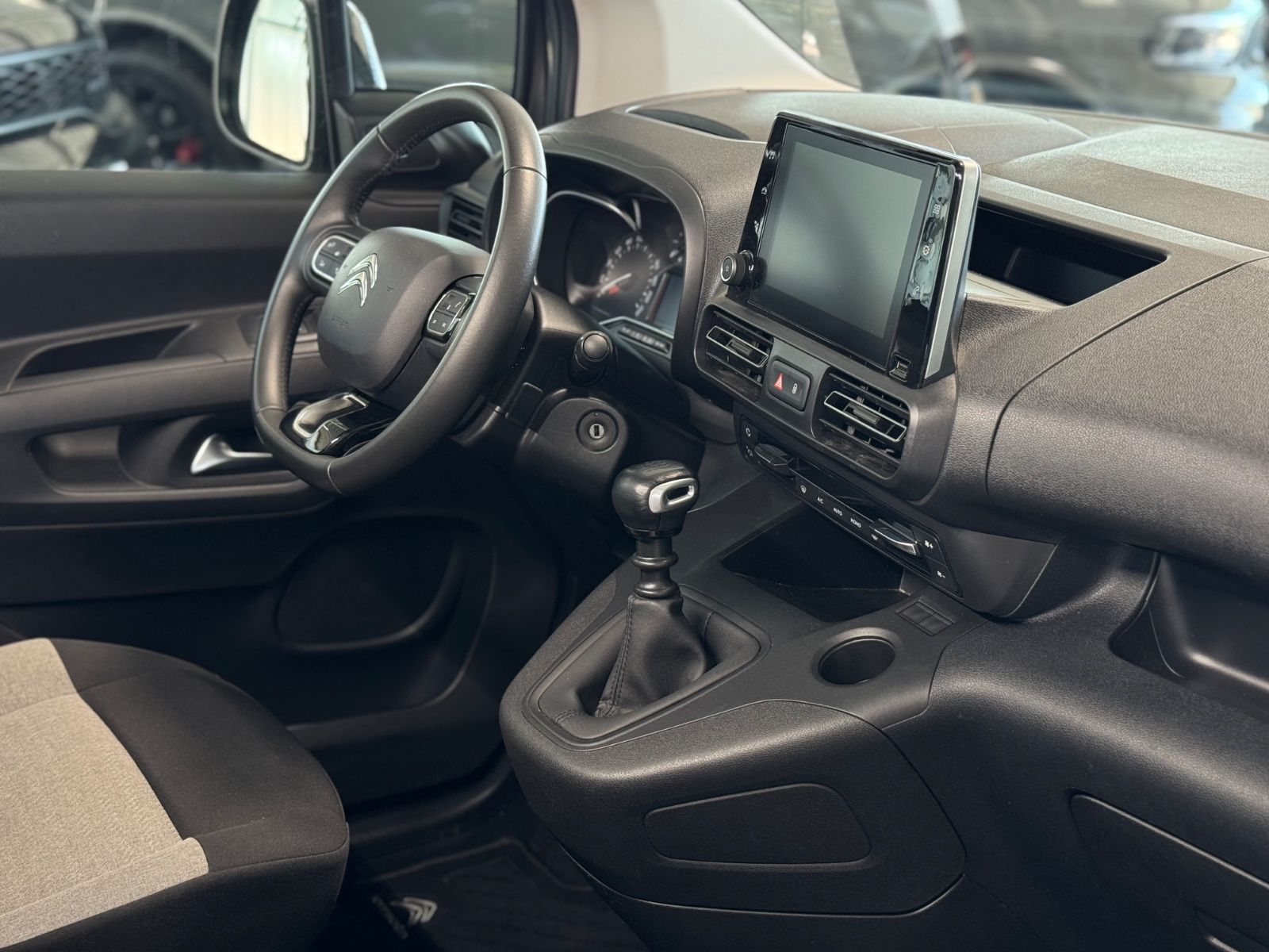 Fahrzeugabbildung Citroën Berlingo 1.5 BlueHDi 130 FAP Shine XL "Camping"