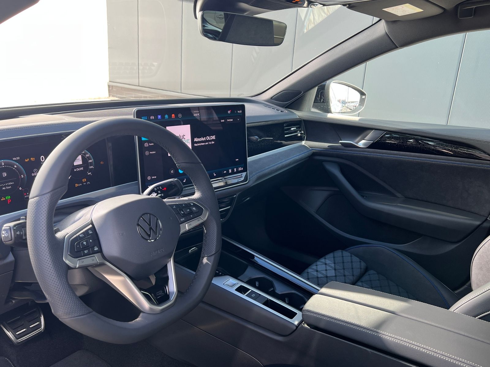 Fahrzeugabbildung Volkswagen Passat Variant R-Line 2.0 TDI DSG 4MOTION *AHK,