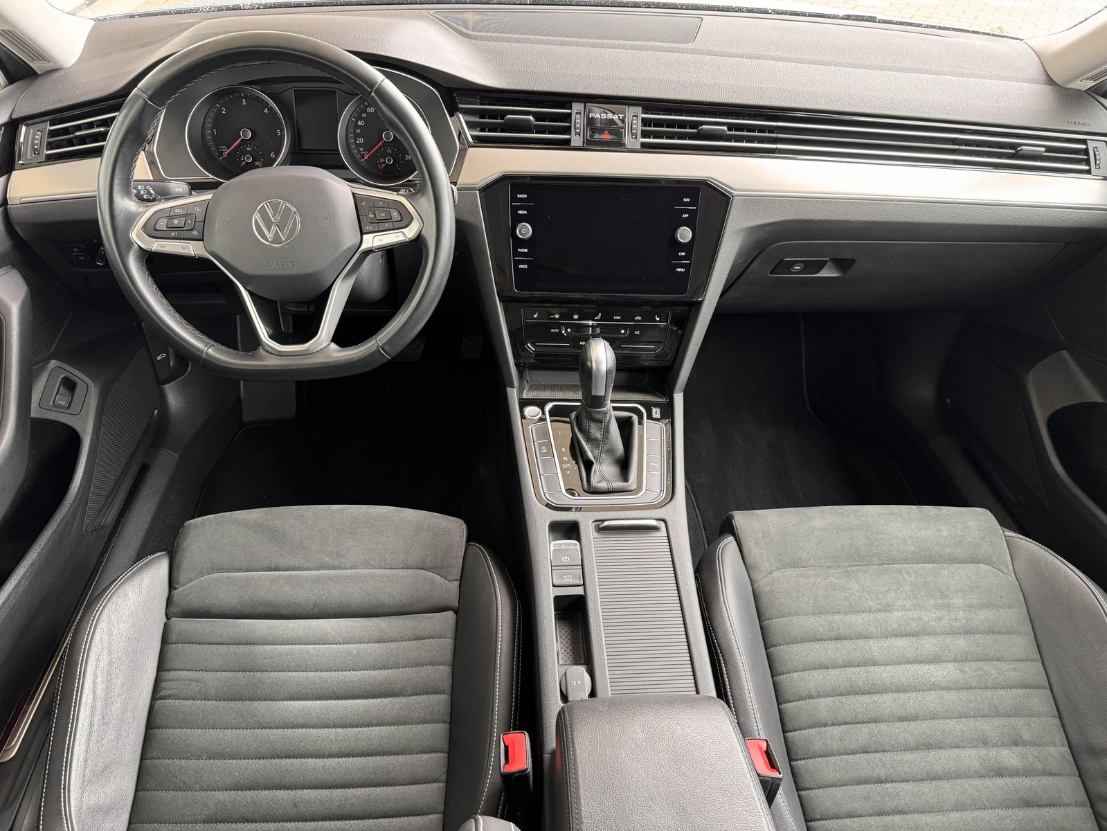 Fahrzeugabbildung Volkswagen Passat Variant 2.0 TDI*Elegance*AHK*LED*CAM*ACC*