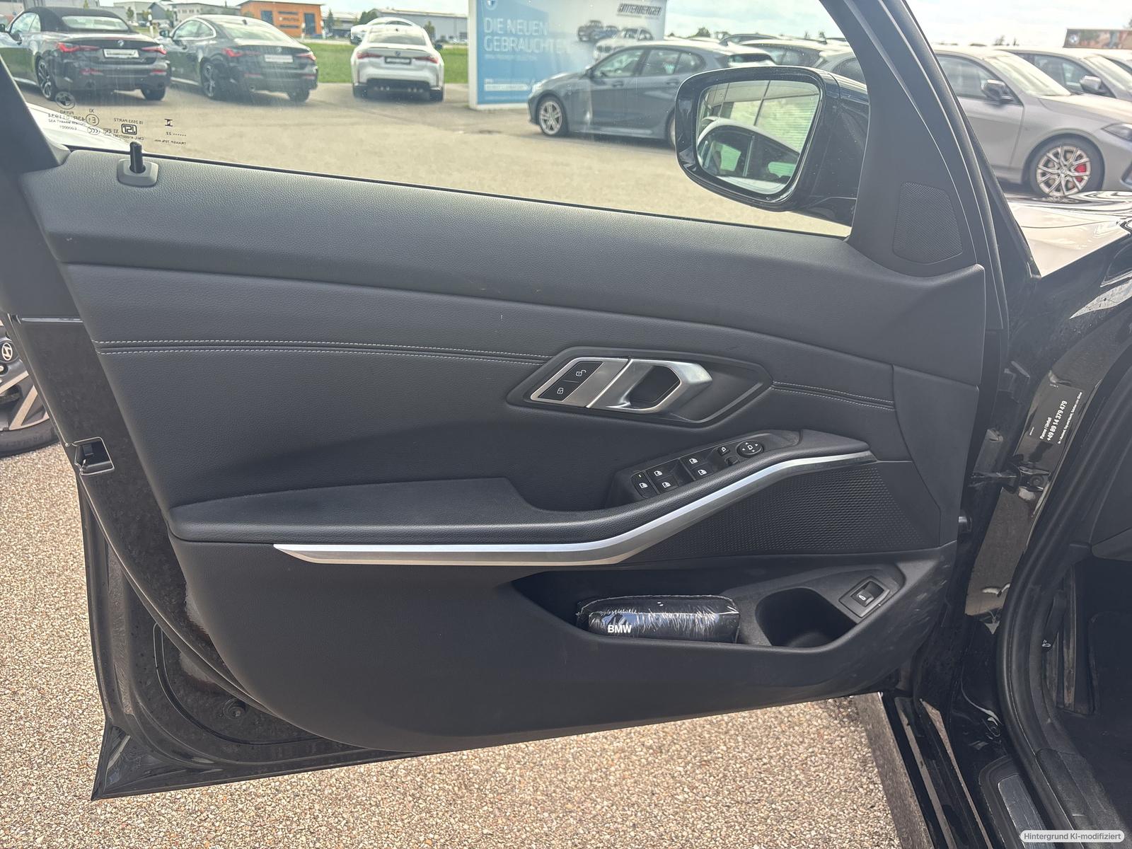BMW 330i SHZ PDC PANO