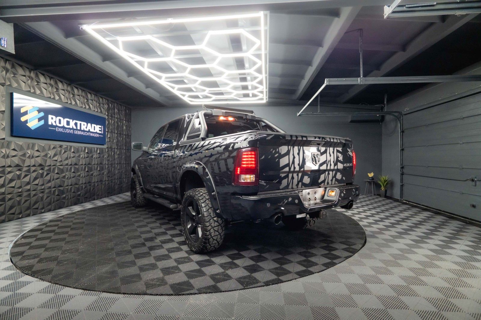 Fahrzeugabbildung Dodge RAM 5.7 V8 HEMI 4x4 OFFROAD Night-Paket *LED*